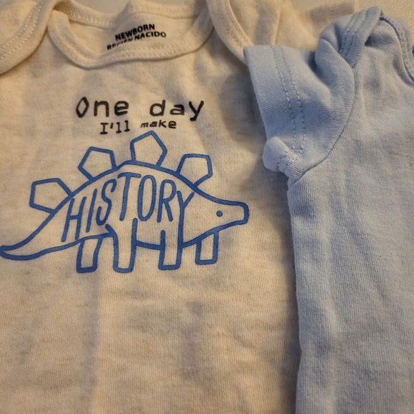 ⚠️SOLD⚠️Lot Of 8 Baby Boy Onesies Size Newborn - Picture 6 of 11